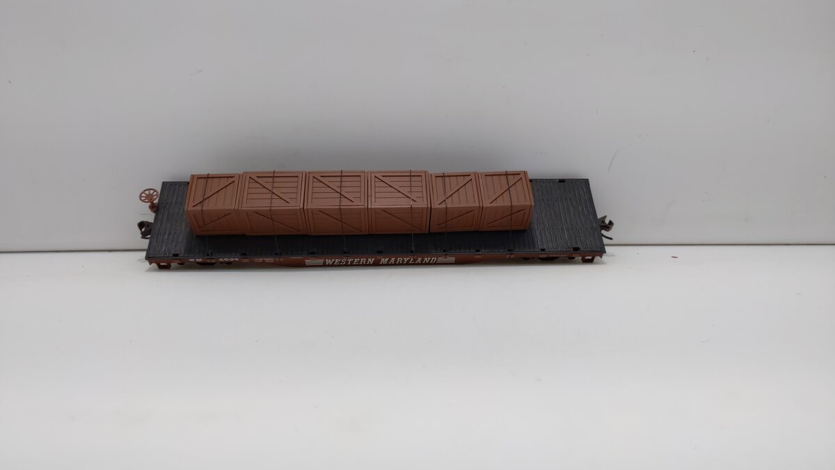 Bachmann 18927 HO Western Maryland 50' Flatcar w/Crated Load