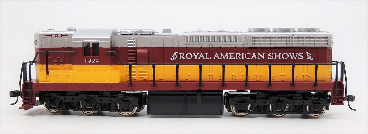 IHC 3834 HO Royal American SD24 Diesel #1924