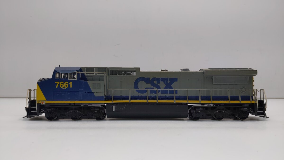Bachmann 83505 CSX Dash 8-40CW Diesel Locomotive w/DCC #7661 Bachmann 83505 CSX Dash 8-40CW Diesel Locomotive w/DCC #7661