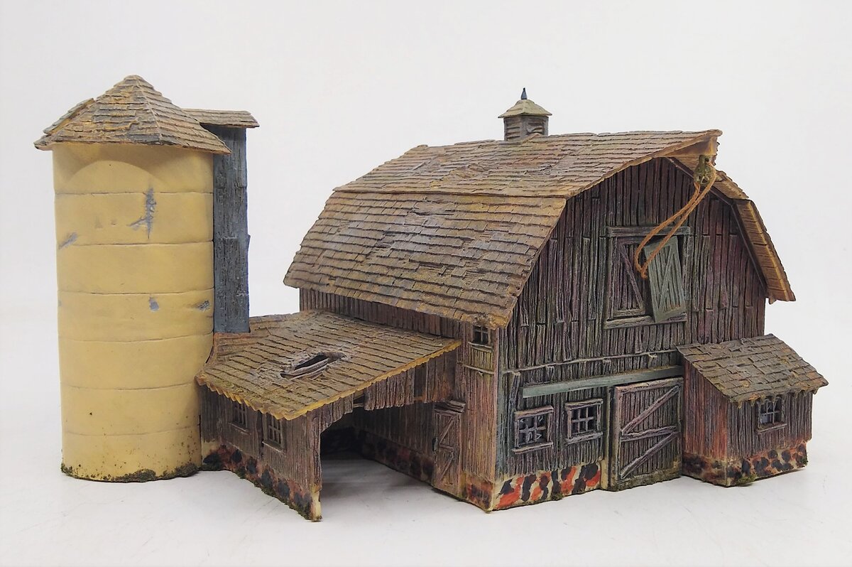 Woodland Scenics BR5038 HO Built-&-Ready Old Weathered Barn Building W/LED