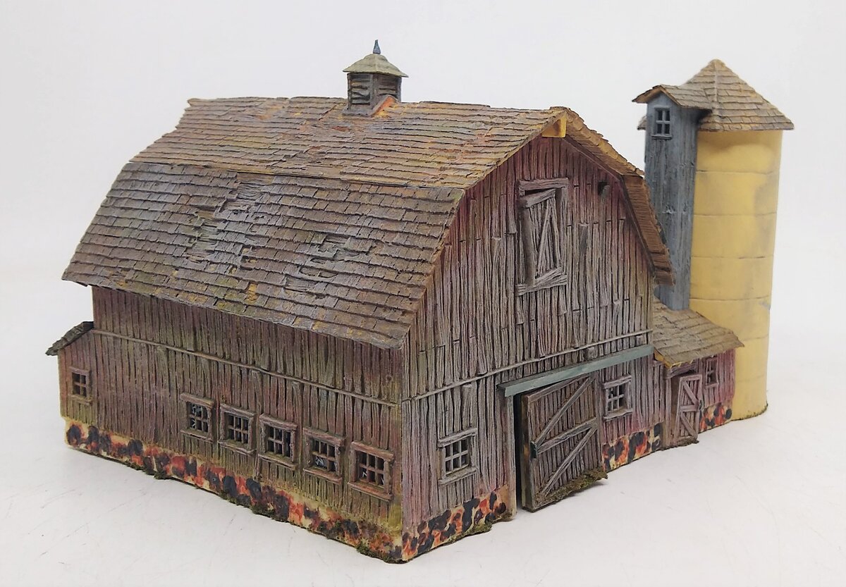 Woodland Scenics BR5038 HO Built-&-Ready Old Weathered Barn Building W/LED