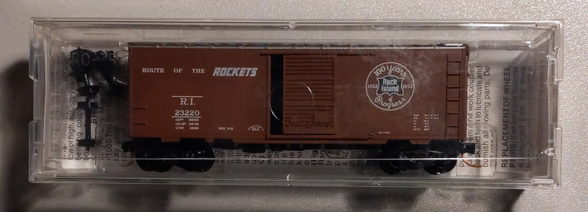Micro-Trains 02000700 N Scale Rock Island 40' Standard Boxcar Single Door #23220