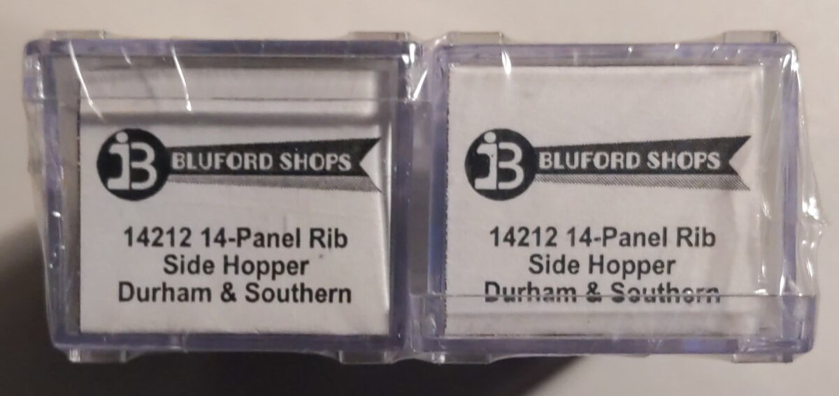 Bluford Shops 14212 N Durham & Southern 14-Panel 70 Ton 3-Bay Hopper 2-Pack