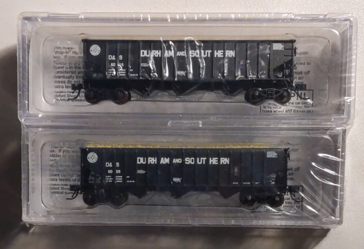 Bluford Shops 14212 N Durham & Southern 14-Panel 70 Ton 3-Bay Hopper 2-Pack