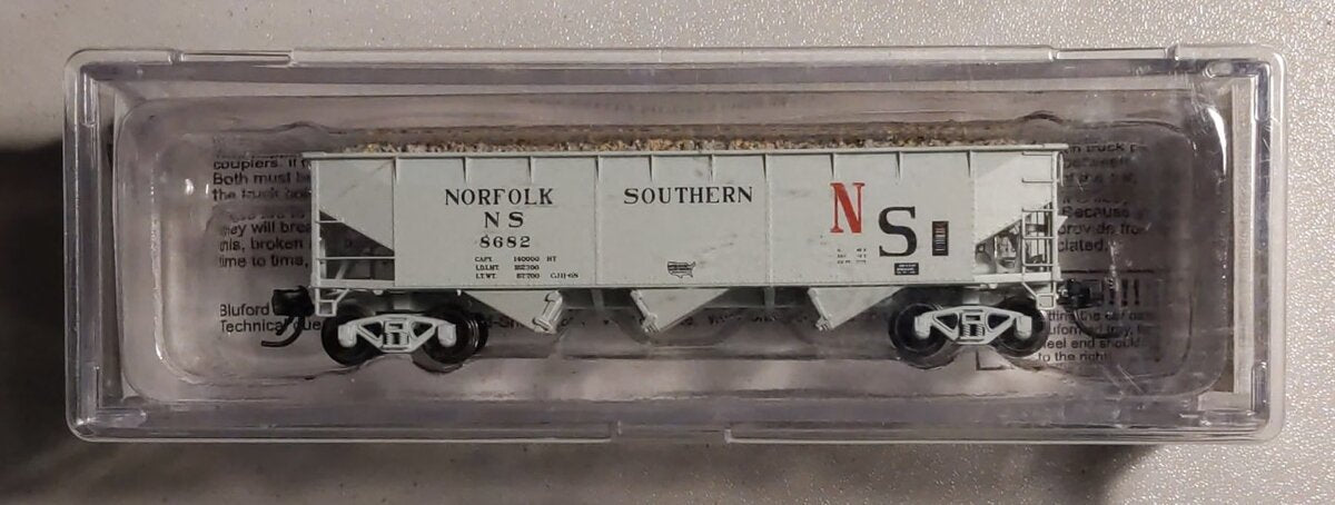 Bluford Shops 73851 N Norfolk Southern 70-Ton Offset-Side 3-Bay Hopper #8682