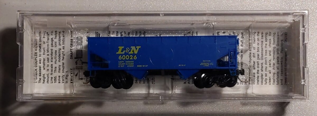 Micro-Trains 05500070 N Louisville and Nashville 33' Twin Bay Hopper #60026
