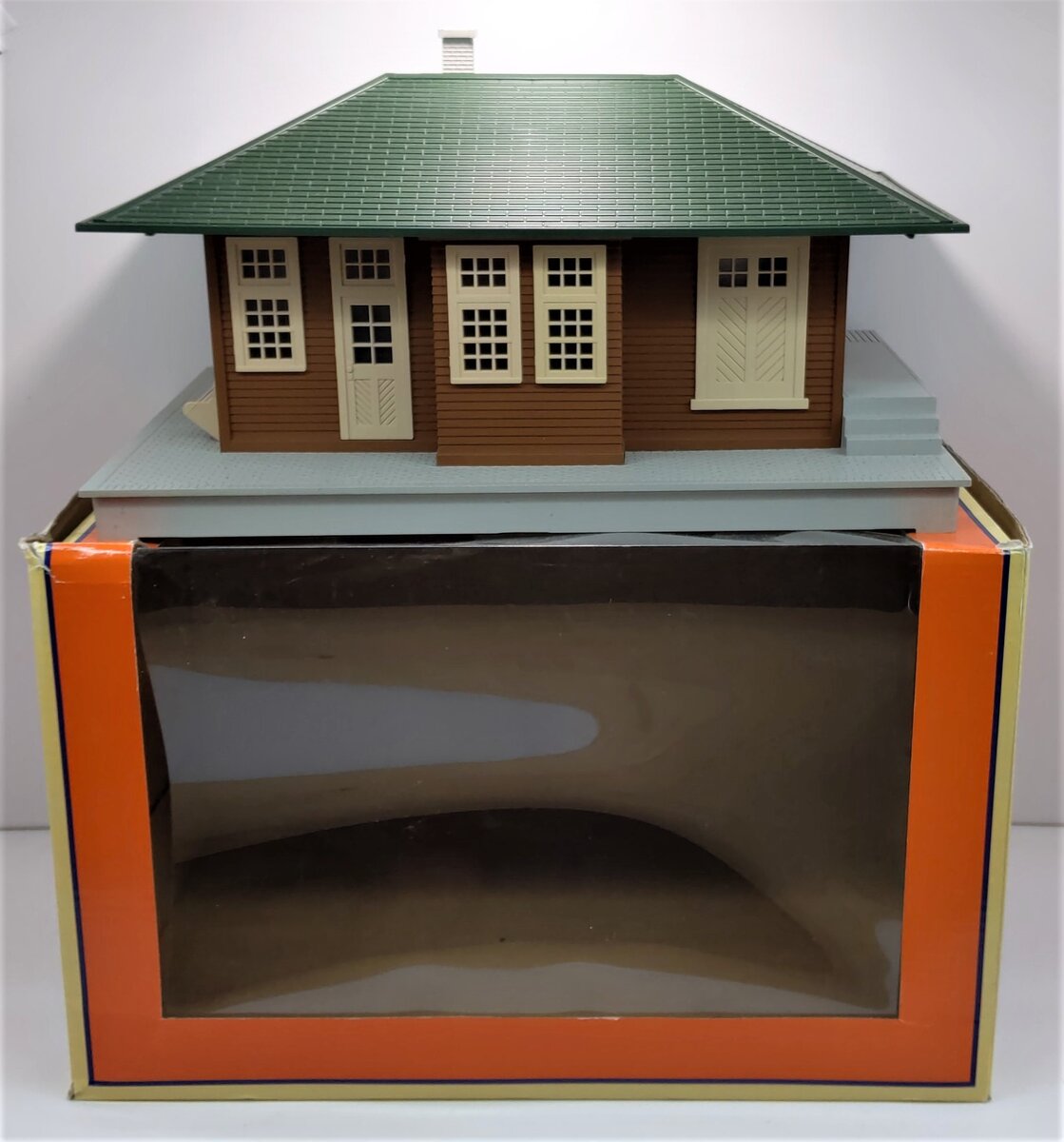 Lionel 6-37928 O Passenger Station w/Sounds