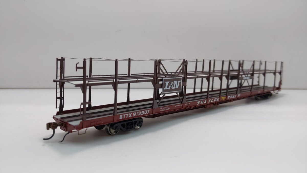 Athearn G69932 HO Louisville and Nashville/BTTX F89-F Bi-Level Auto Rack #913907