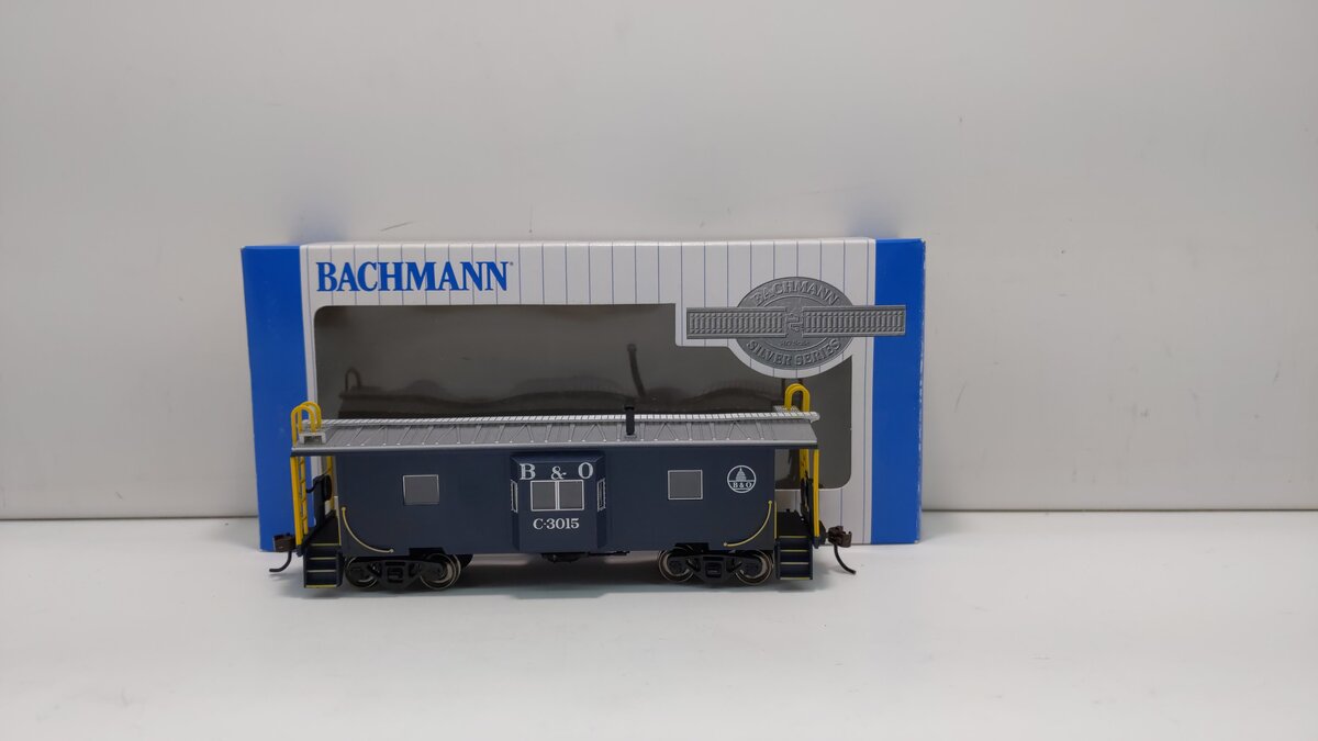 Bachmann 73204 HO Scale Baltimore & Ohio Bay Window with Roof Walk Caboose