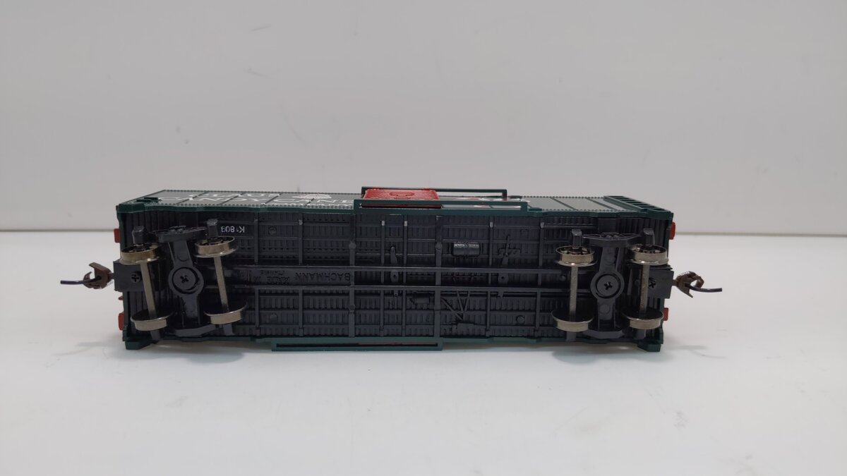 Bachmann 17007 HO Claus Candy Cane Co. 40' Box Car