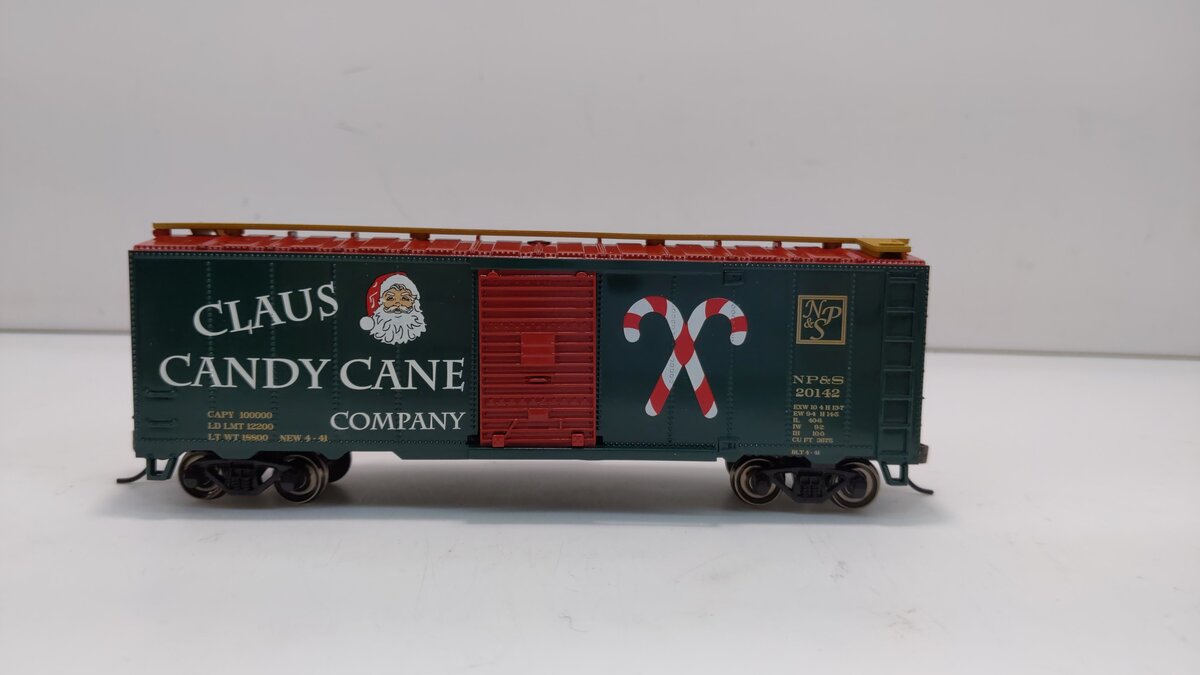 Bachmann 17007 HO Claus Candy Cane Co. 40' Box Car