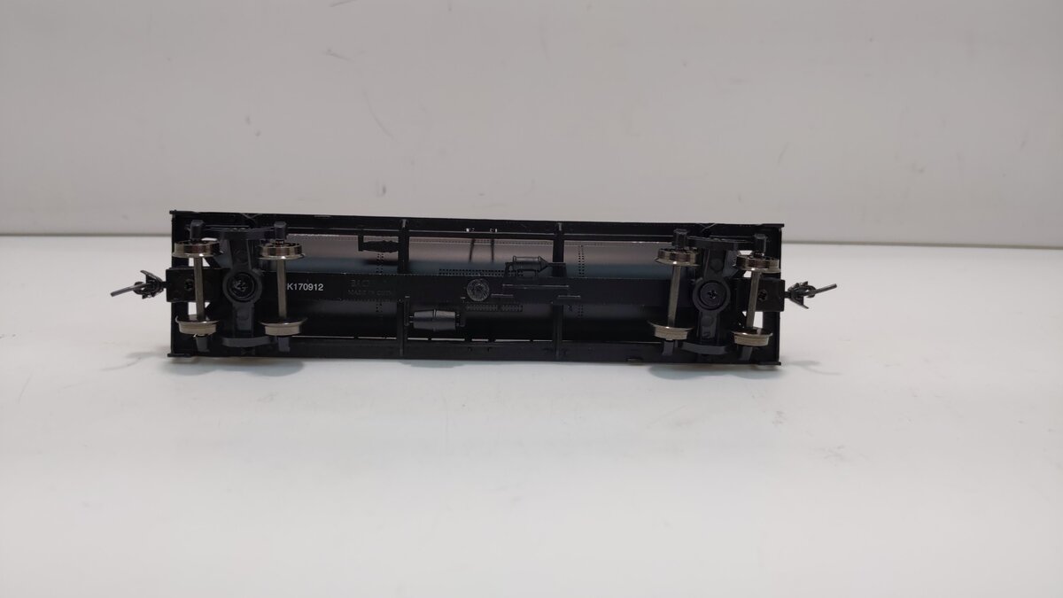 Bachmann 17104 HO Pennsylvania 40' Three Dome Tank Car #498655