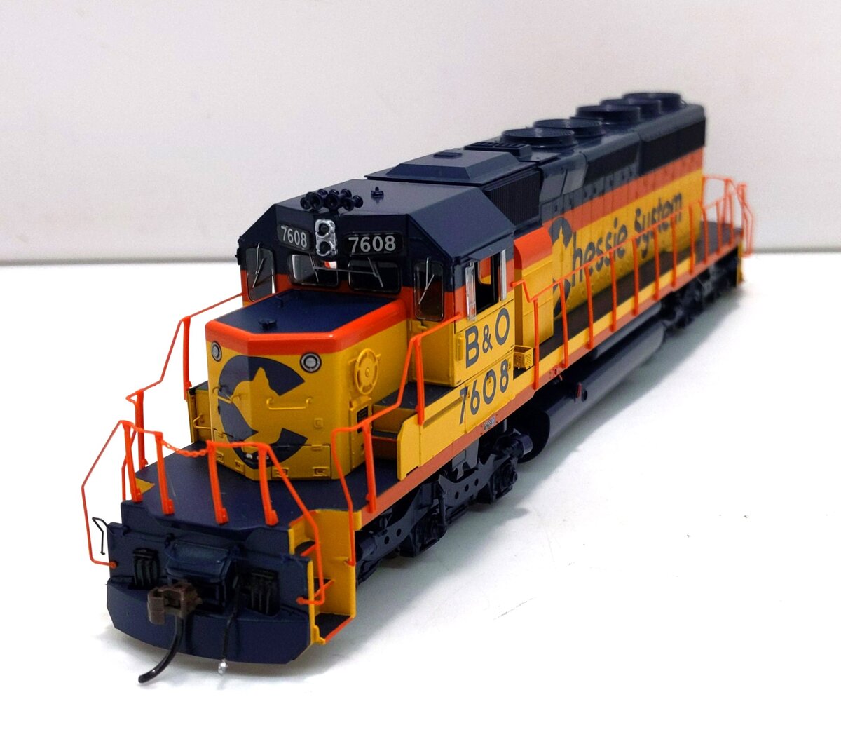 Athearn 72085 HO B&O/Chessie RTR SD40-2 Diesel Locomotive Standard DC #7608