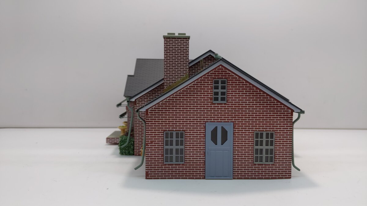 Lionel 6-37917 O Scale Suburban House Deluxe #2