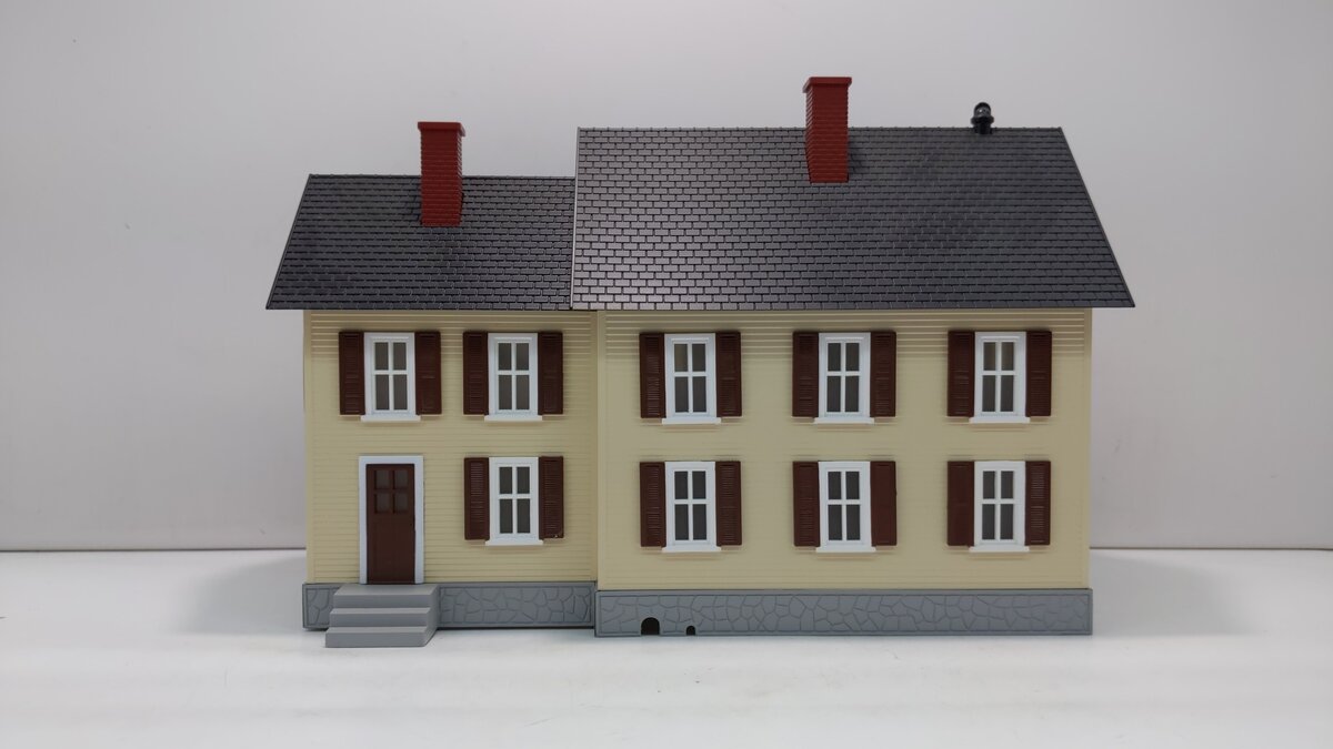 MTH 30-9081 O Gauge Country House Tan With Brown Shutters