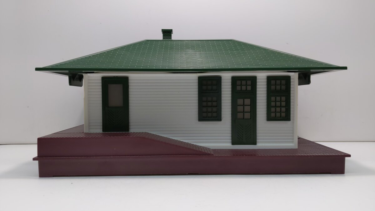 Lionel 6-2133 O Scale Illuminated Freight Station Assembled