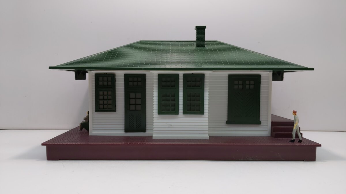 Lionel 6-2133 O Scale Illuminated Freight Station Assembled