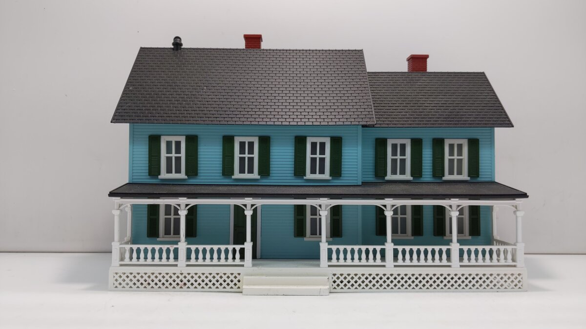 MTH 30-90241 Blue Country House with Green Shutters
