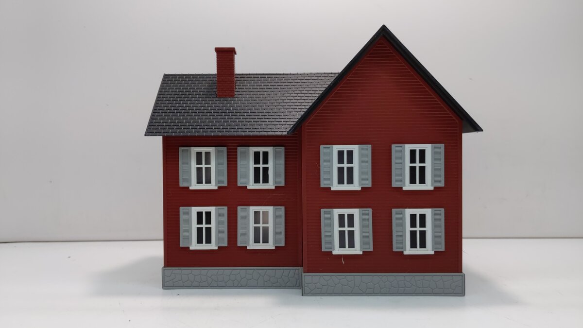 MTH 30-9016 O Red W/Gray Built Up Farm House