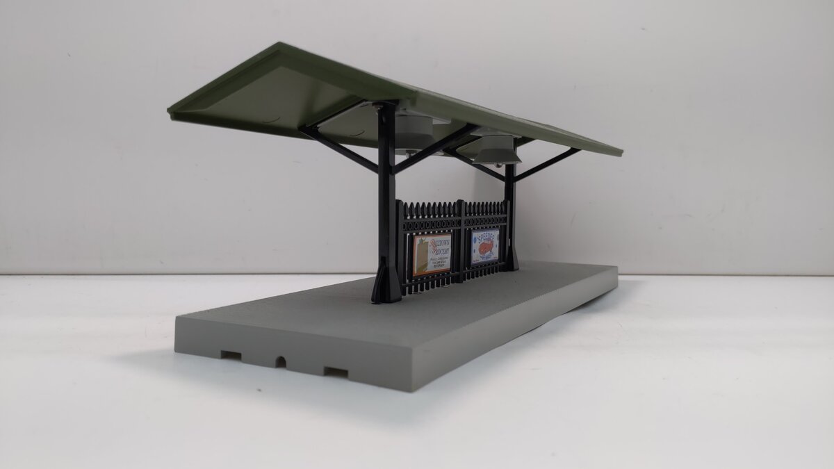 MTH 30-90315 Gray w/Green Roof Passenger Station Platform