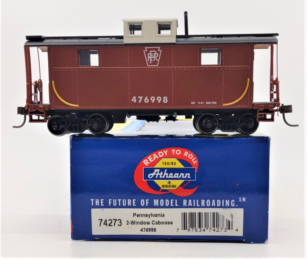 Athearn 74273 HO Pennsylvania Railroad 2 Window Caboose #476998 – Trainz