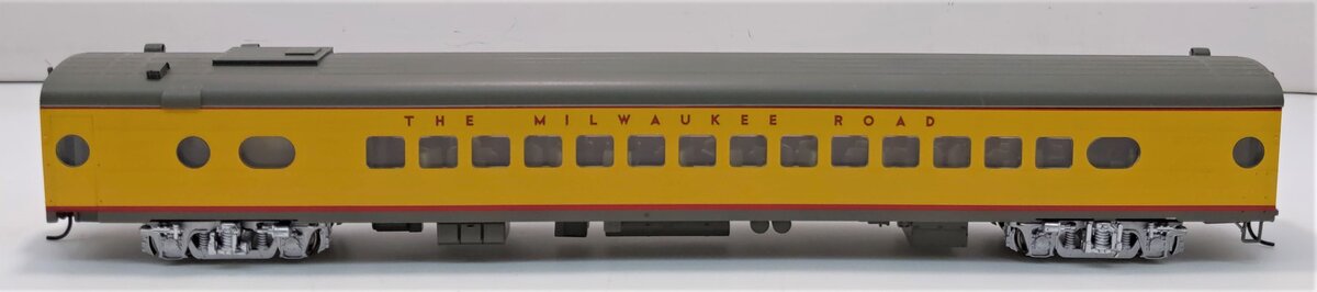 Walthers 932-9252 HO Scale Milwaukee Road Haiawatha Yellow 30-Seat Parlor Car