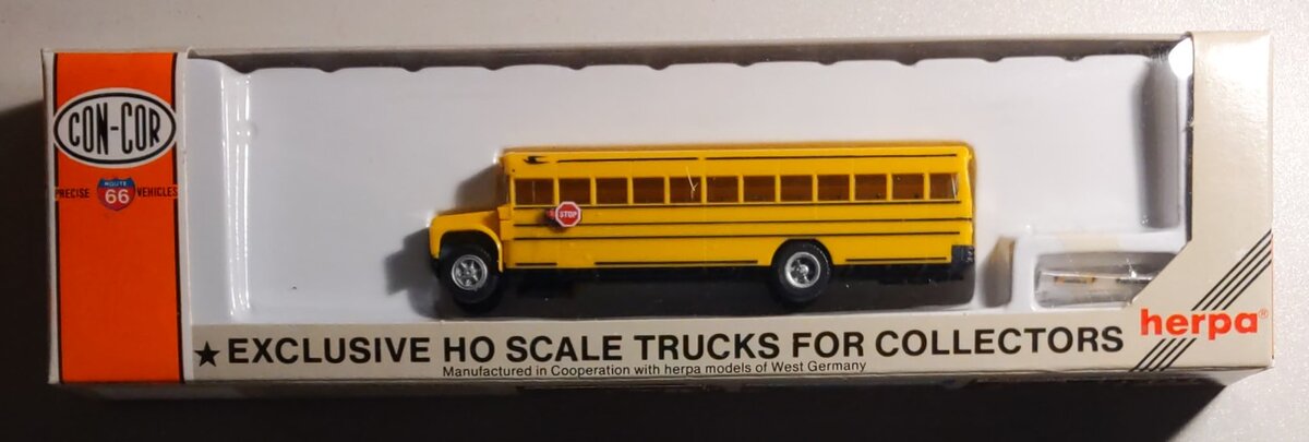 Con-Cor 0004-001035 HO Scale Yellow Bluebird School Bus International Chassis