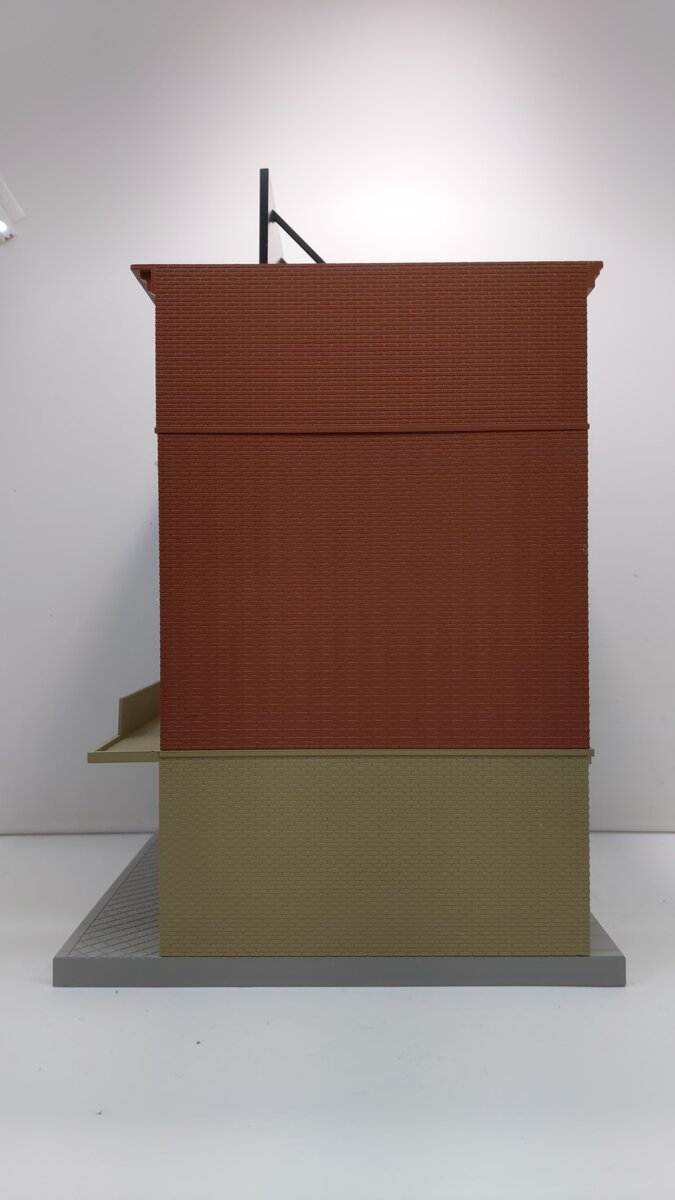 MTH 30-9013 O Four Story Office Supply Building