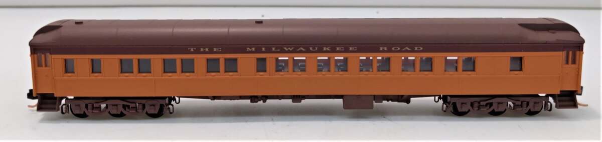 Micro-Trains 14100120 N Milwaukee 83' 10-1-2 Sleeper Heavy Weight Passenger