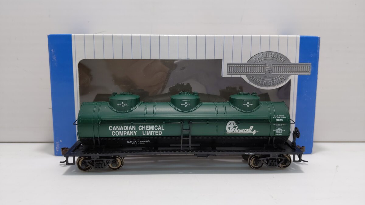 Bachmann 17143 HO Chemcell / Canadian Chemical Company 40' 3-Dome Tank Car
