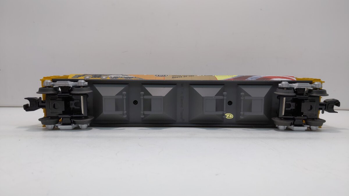 MTH 30-75708 O Union Pacific 4-Bay Cylindrical Covered Hopper #4014