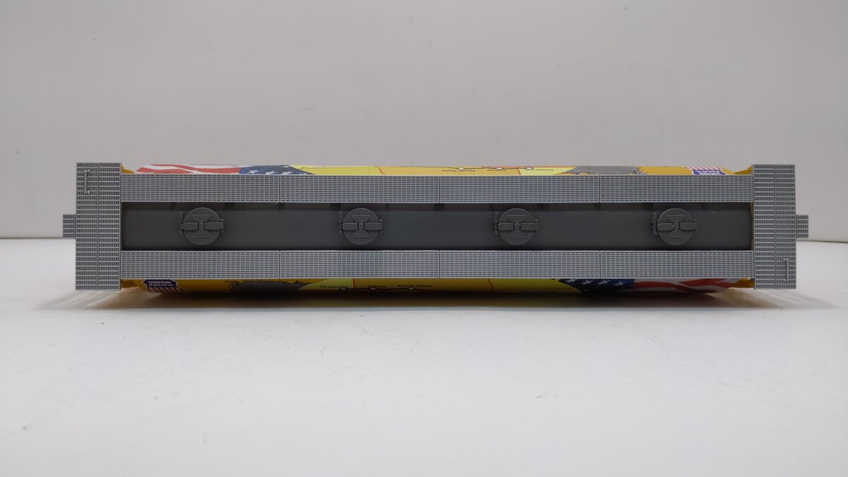 MTH 30-75708 O Union Pacific 4-Bay Cylindrical Covered Hopper #4014
