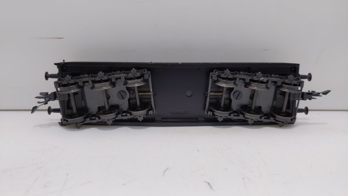 Marklin 4867 HO Scale Flatcar with Stakes