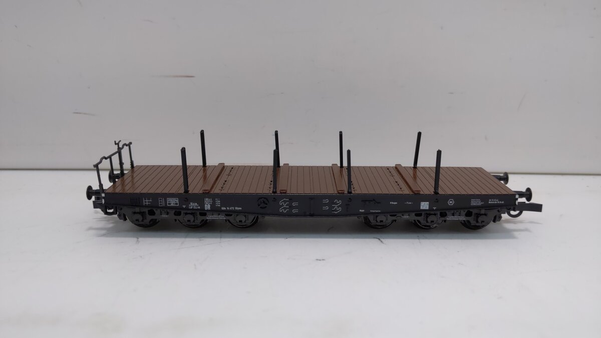 Marklin 4867 HO Scale Flatcar with Stakes – Trainz