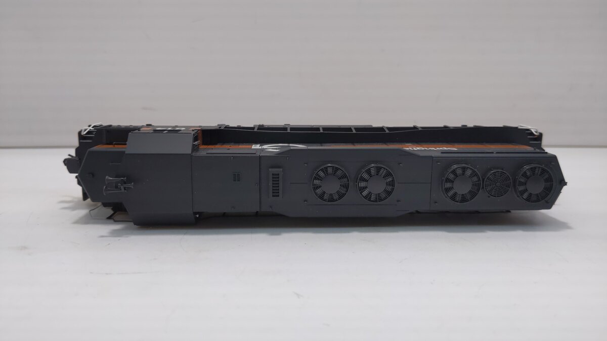 Atlas 7044 HO Amtrak FP7 Diesel Locomotive #123