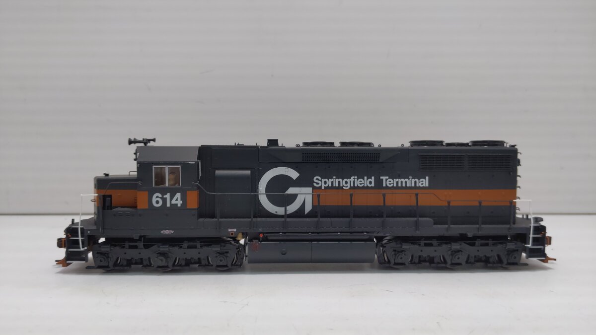 Atlas 7044 HO Amtrak FP7 Diesel Locomotive #123