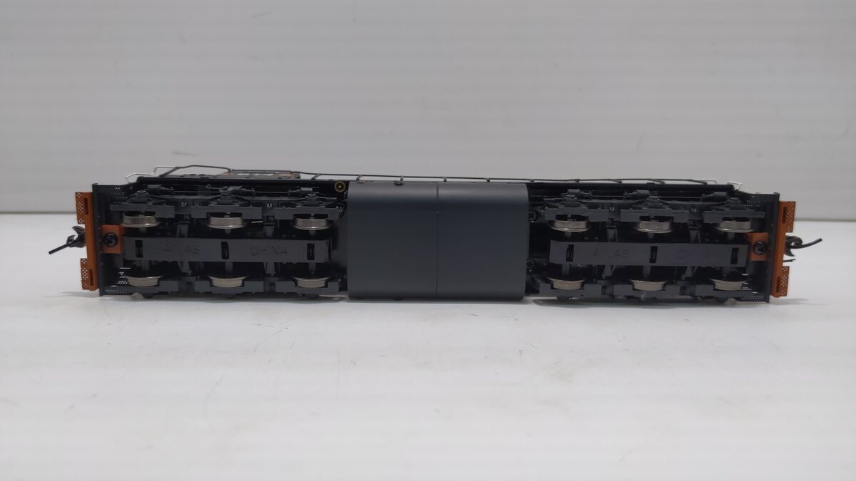 Atlas 7044 HO Amtrak FP7 Diesel Locomotive #123