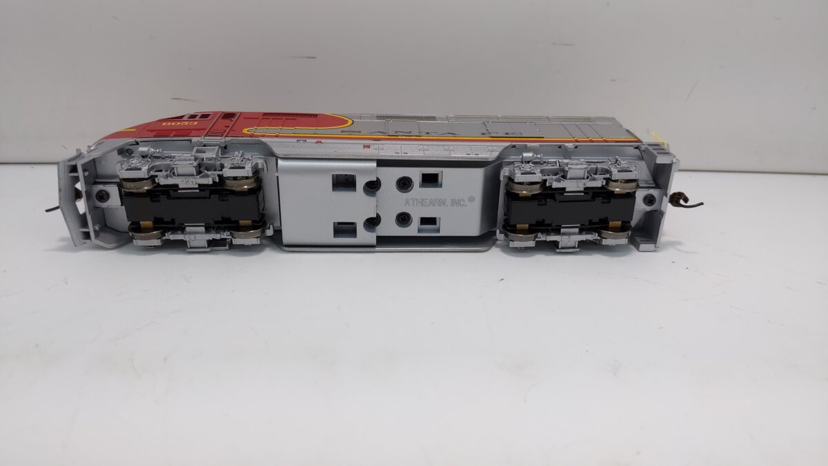 Athearn 26341 HO Santa Fe Warbonnet F59PHI Diesel Locomotive #6053
