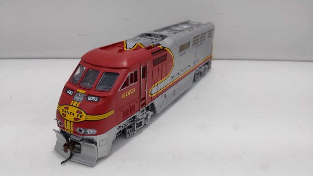 Athearn 26341 HO Santa Fe Warbonnet F59PHI Diesel Locomotive #6053