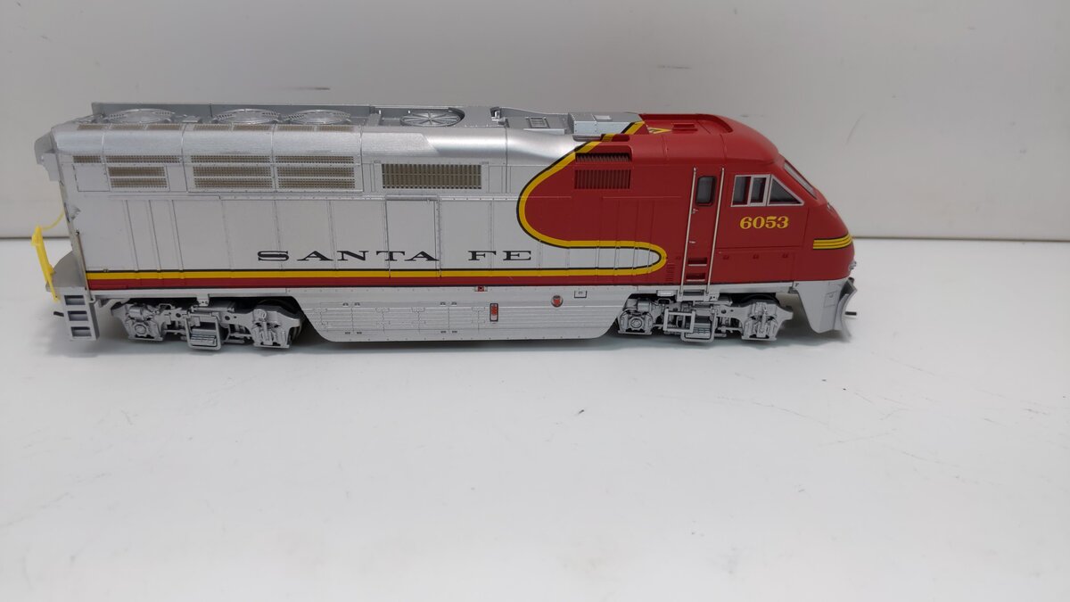 Athearn 26341 HO Santa Fe Warbonnet F59PHI Diesel Locomotive #6053