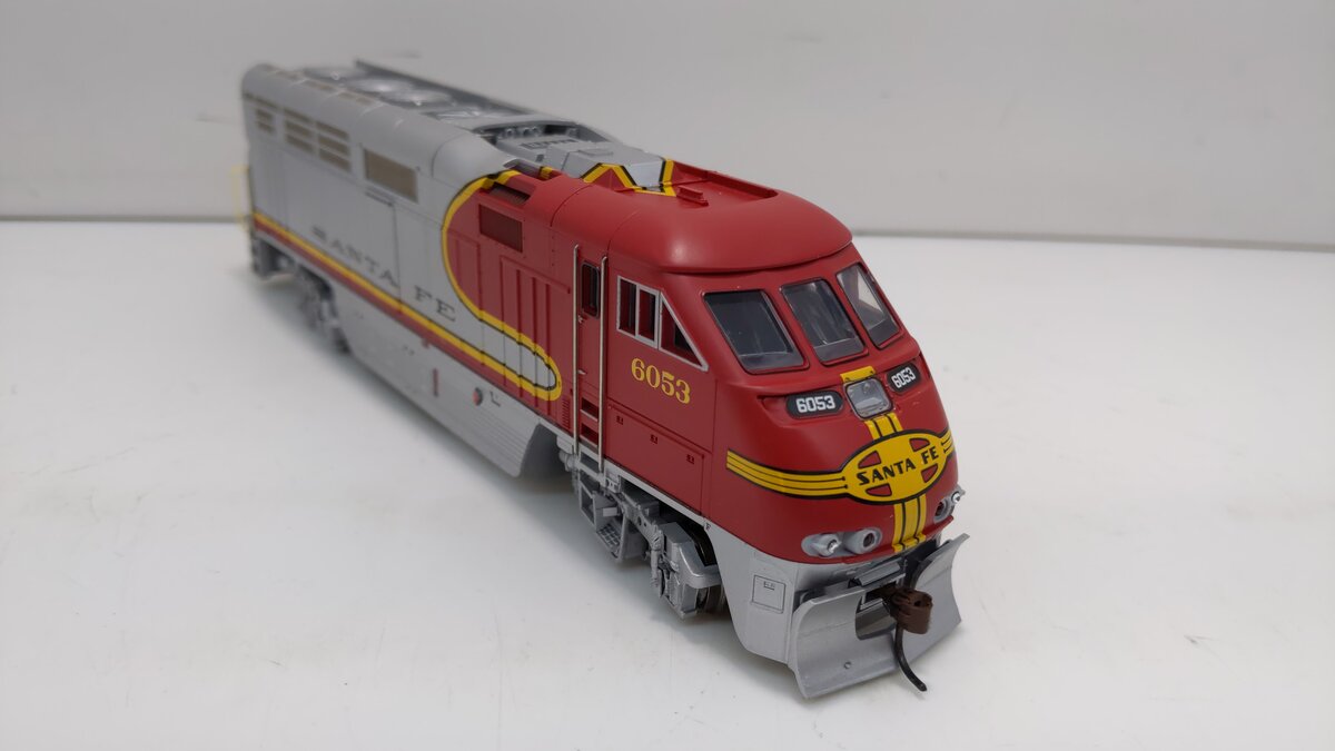 Athearn 26341 HO Santa Fe Warbonnet F59PHI Diesel Locomotive #6053
