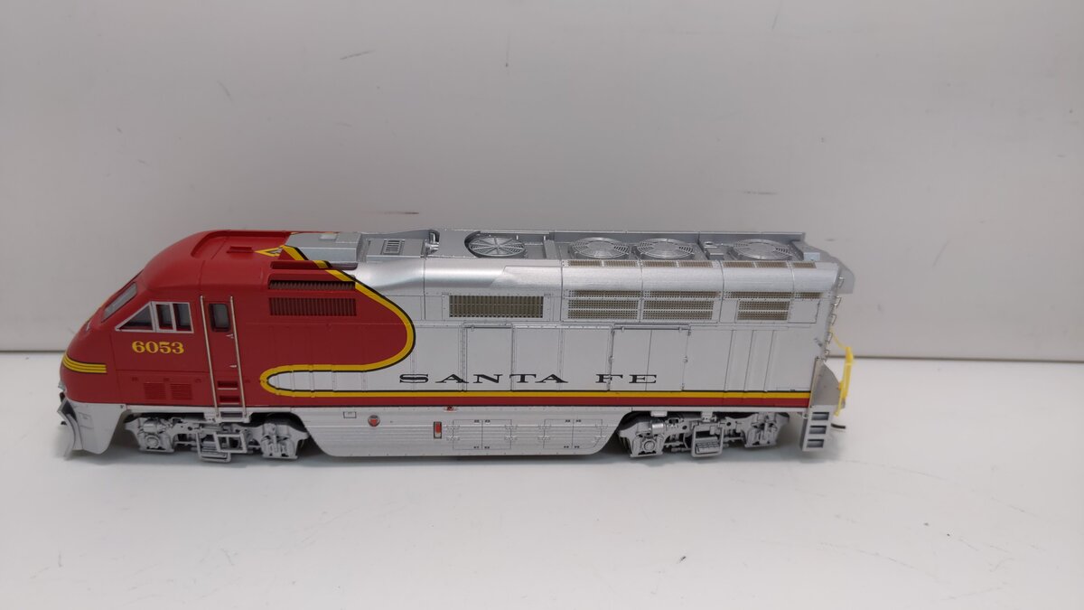 Athearn 26341 HO Santa Fe Warbonnet F59PHI Diesel Locomotive #6053