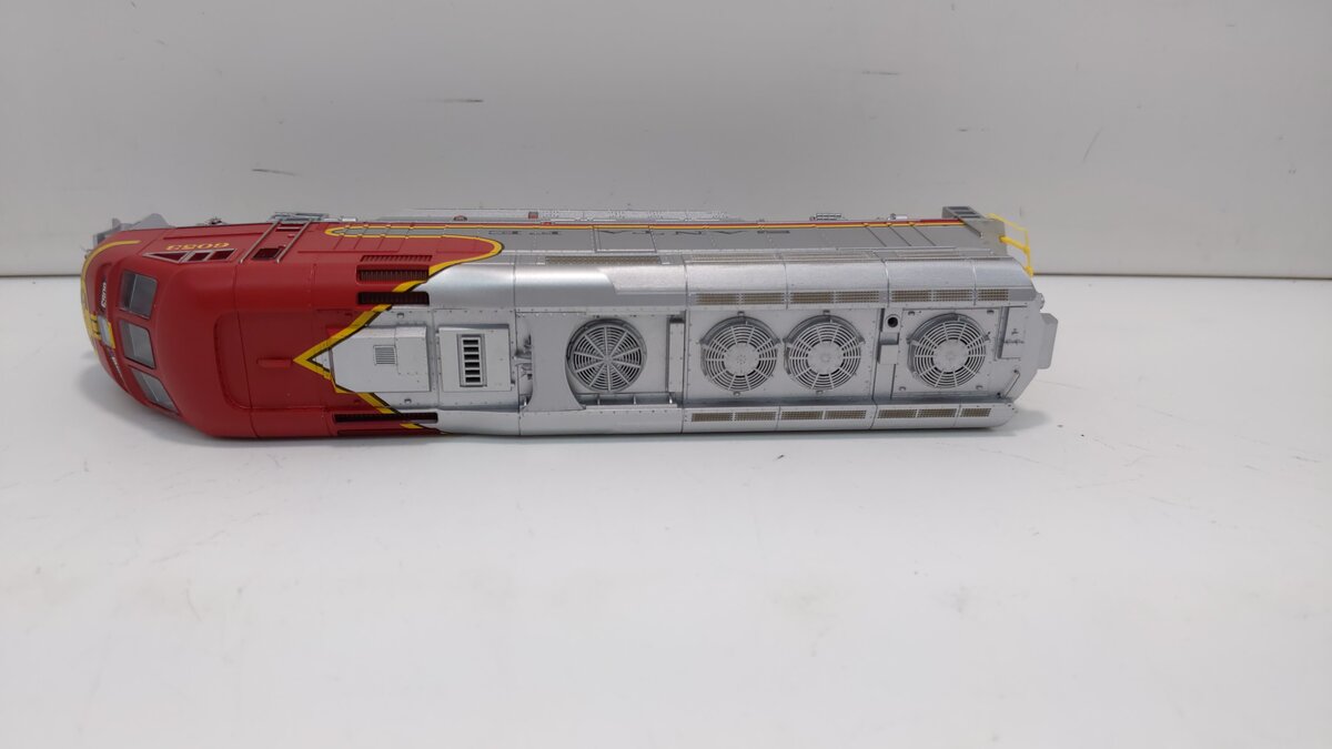 Athearn 26341 HO Santa Fe Warbonnet F59PHI Diesel Locomotive #6053