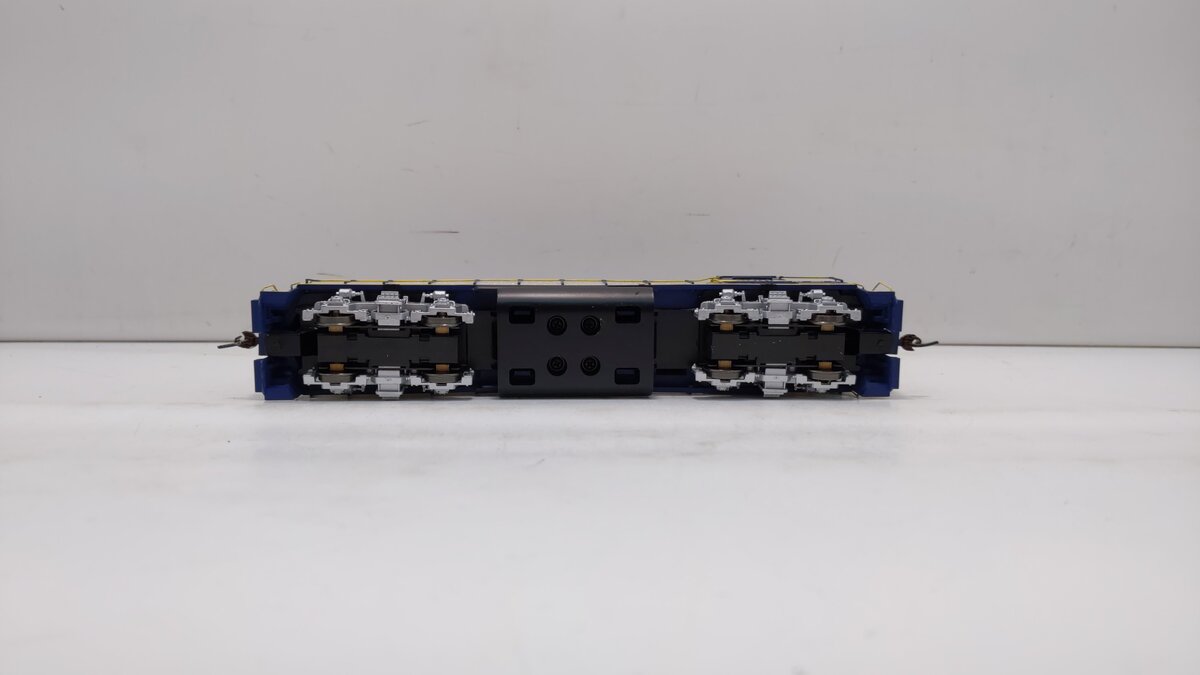 Athearn 29316 HO Alaska Railroad RTR GP38-2 Diesel Locomotive #2001