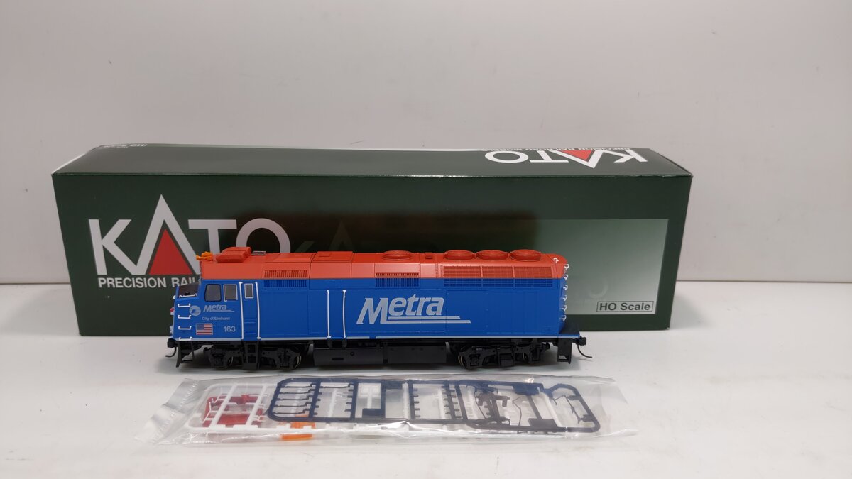 Kato 37-6573 HO Chicago Metra "City of Elmhurst" F40PH Diesel Locomotive #163