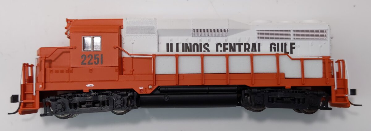 Atlas 40002449 N Illinois Central Gulf EMD GP30 Diesel Loco #2251 - Standard DC