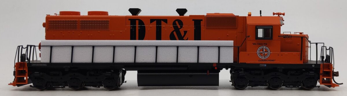 Athearn 88525 HO Detroit, Toledo & Ironton RTR SD38 Diesel Locomotive #250