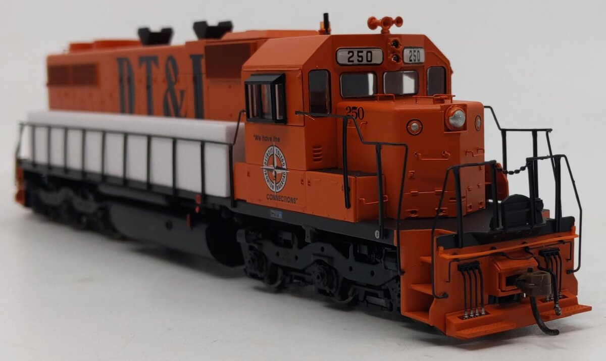 Athearn 88525 HO Detroit, Toledo & Ironton RTR SD38 Diesel Locomotive #250