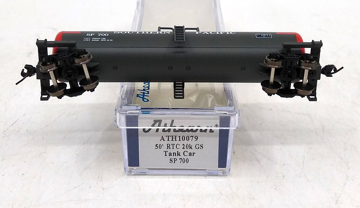 Athearn 10079 N Southern Pacific RTC 20,900-Gallon Tank Fuel Tender #700