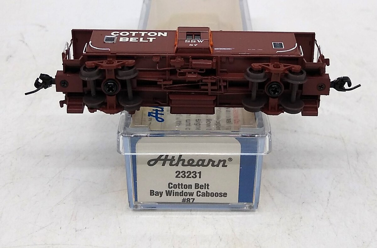 Athearn 23231 N SSW Cotton Belt Bay Window C-50-7 Caboose #87
